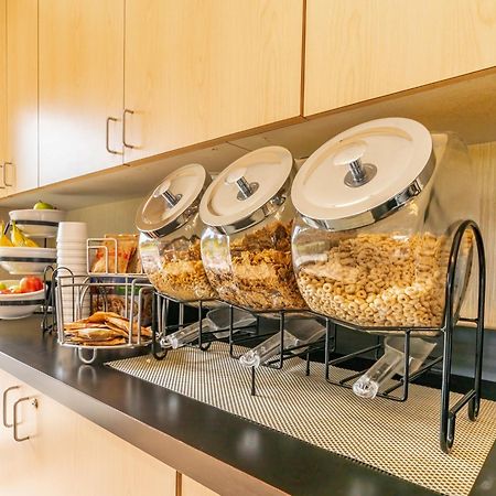 במוטל Ramada By Wyndham קינגסטון מראה חיצוני תמונה