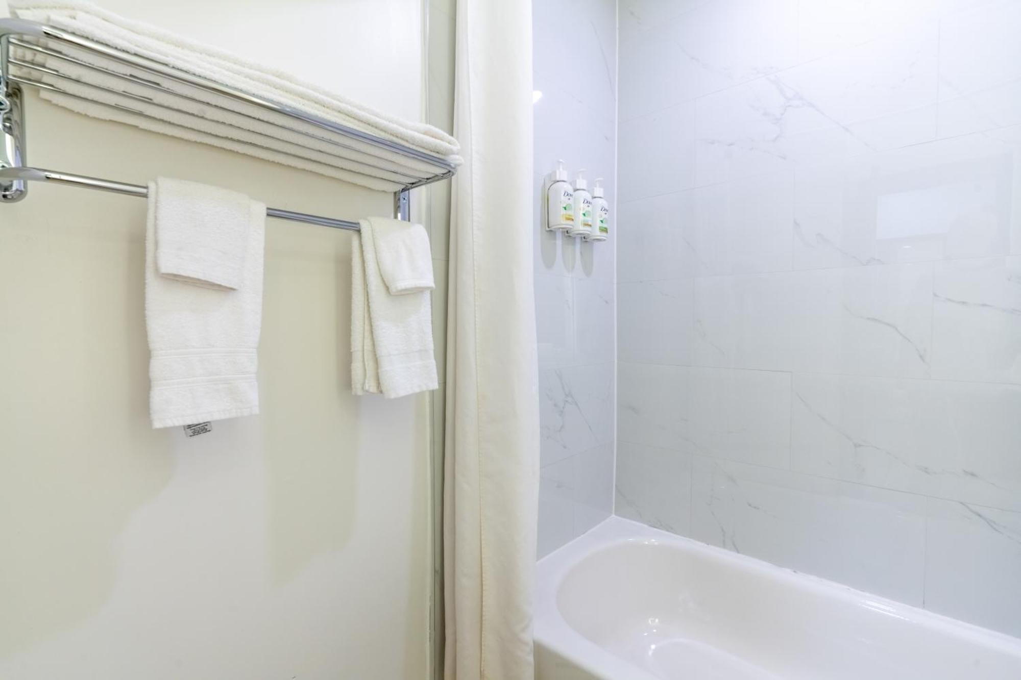 במוטל Ramada By Wyndham קינגסטון מראה חיצוני תמונה