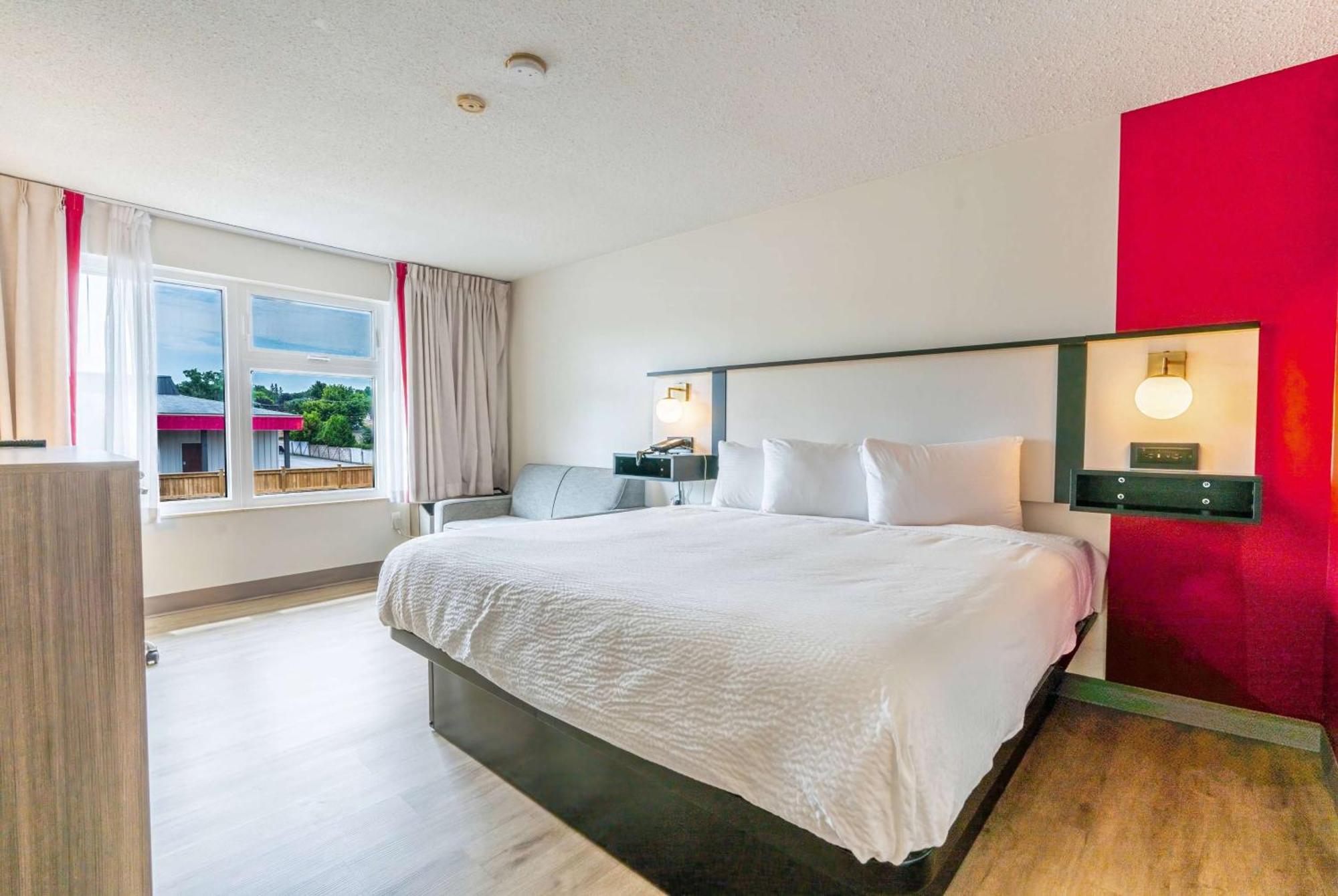במוטל Ramada By Wyndham קינגסטון מראה חיצוני תמונה