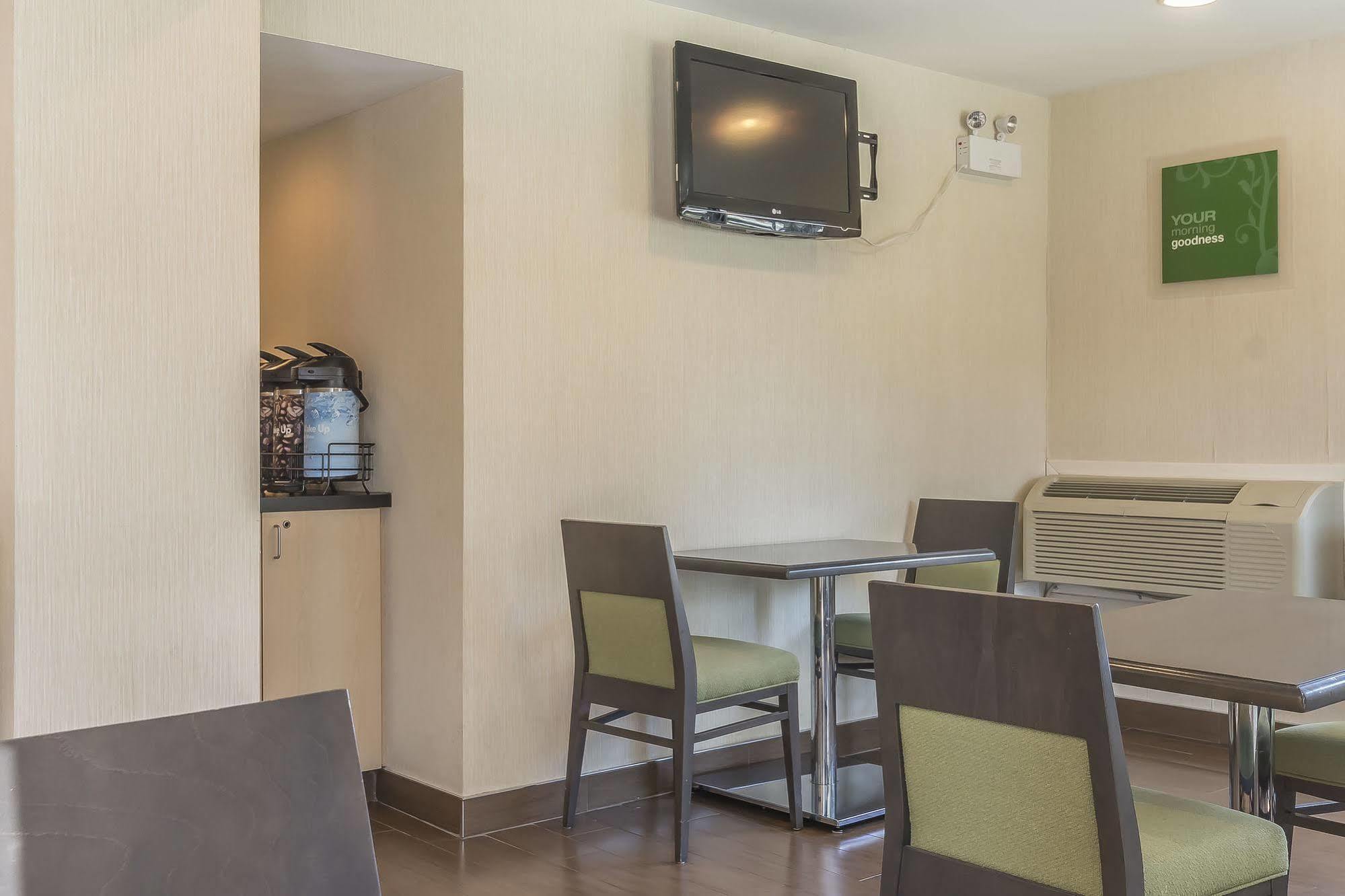 במוטל Ramada By Wyndham קינגסטון מראה חיצוני תמונה